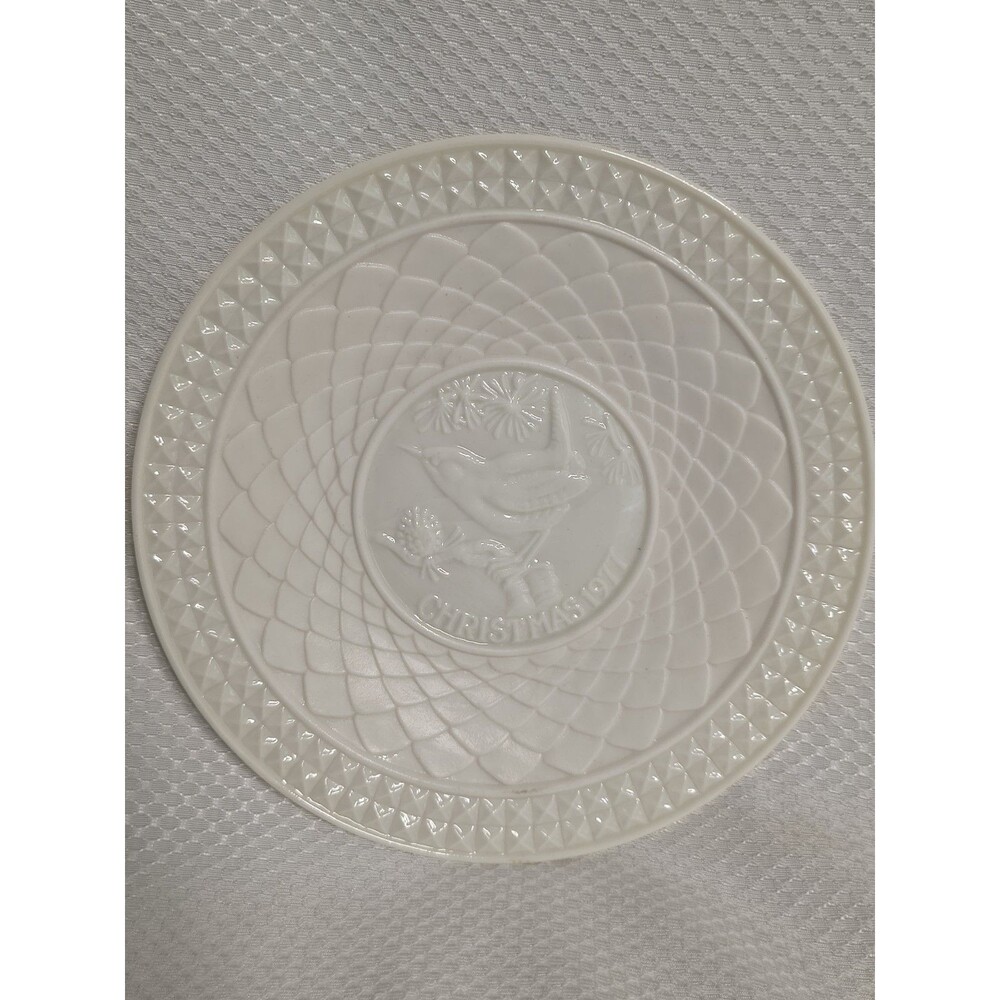 Belleek Ireland Christmas 1977 Plate Limited Edition Wren In The Firs Basketweav